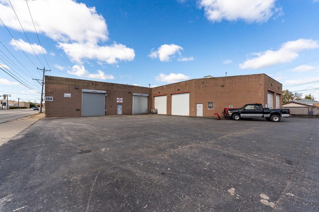 5944 W 65th St, Chicago, IL for Sale