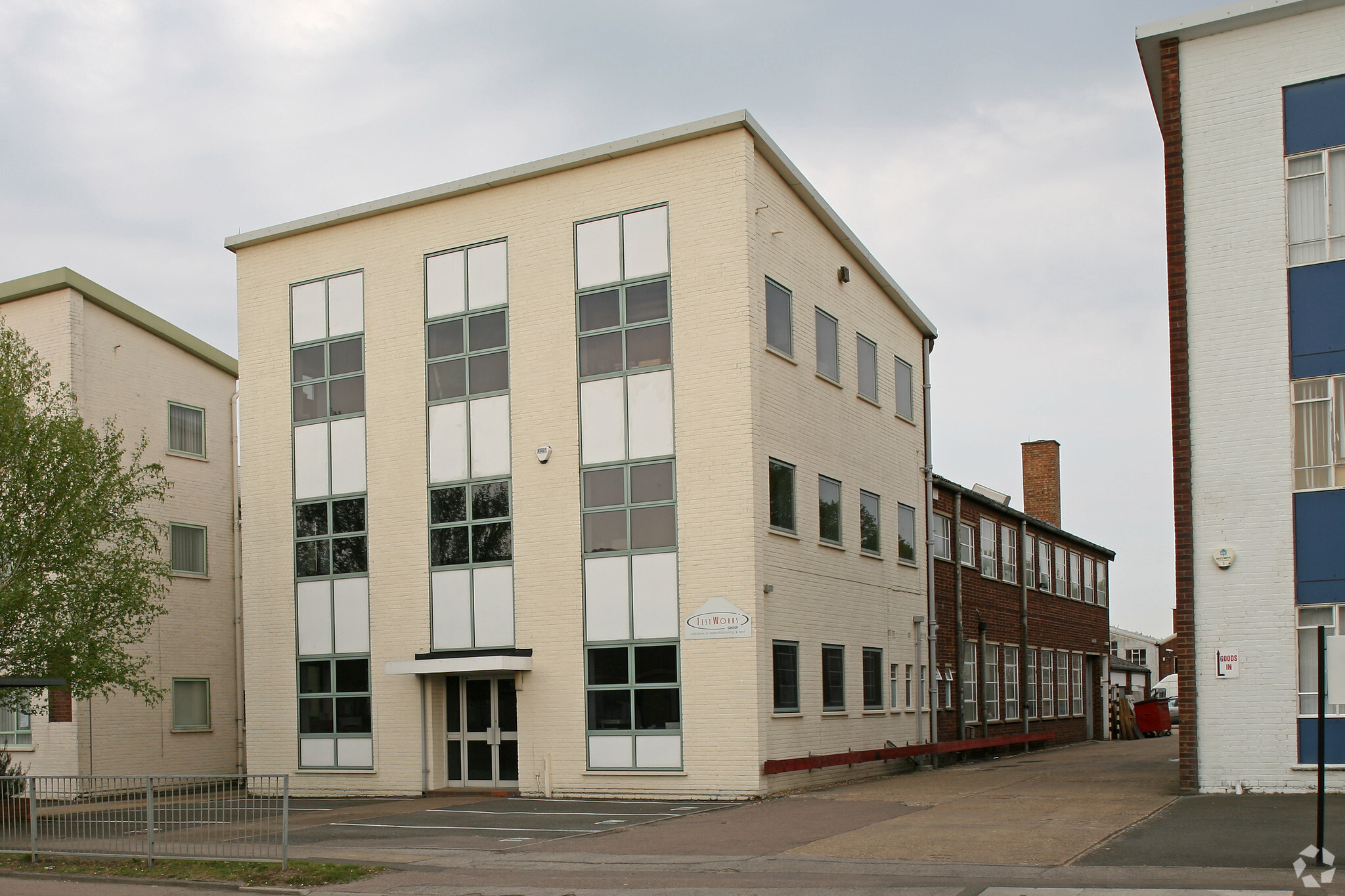 58-60 Wilbury Way, Hitchin, HRT for Rent