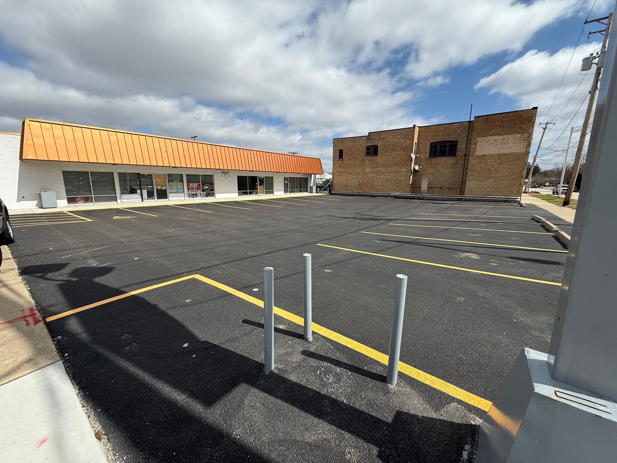 704 E Kensington Rd, Arlington Heights, IL for Rent