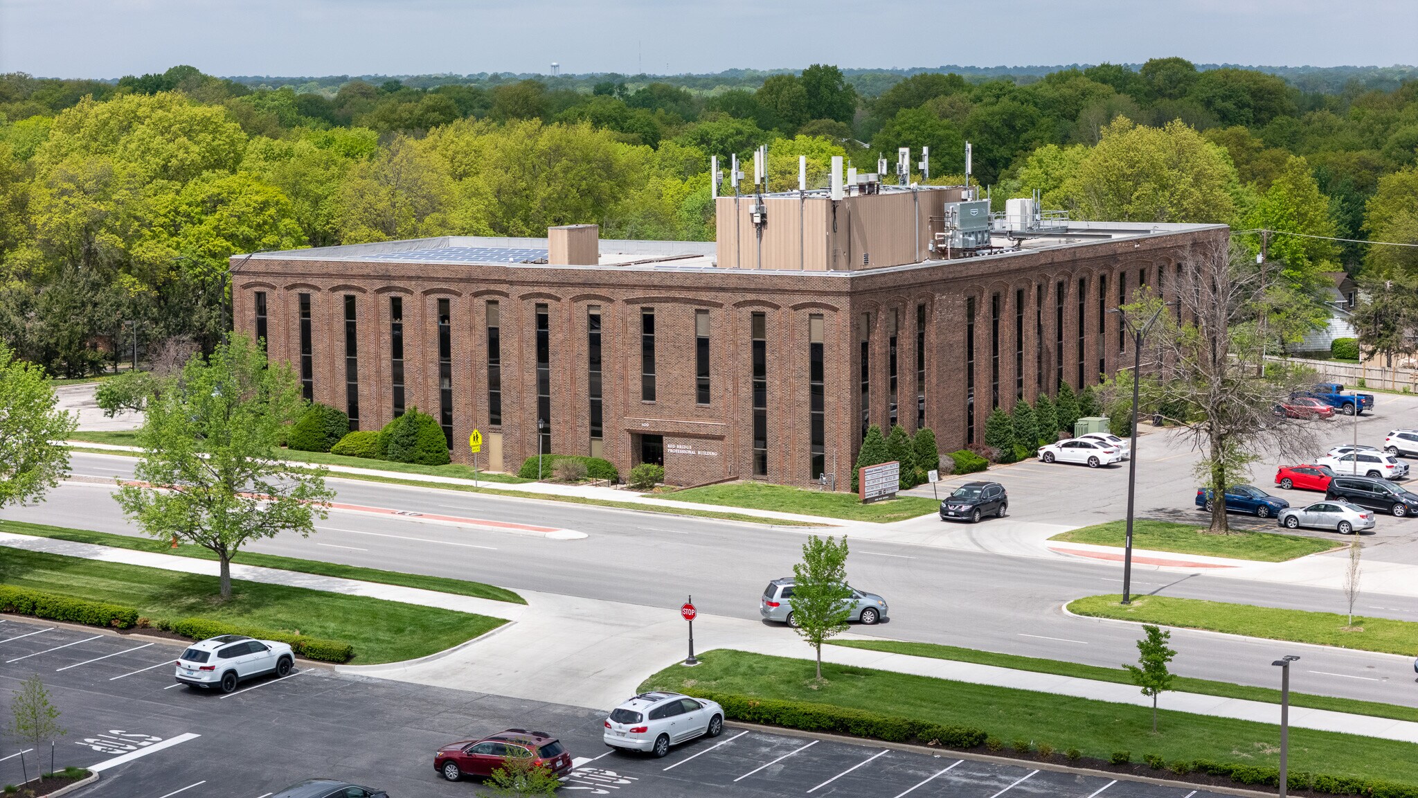 400 E Red Bridge Rd, Kansas City, MO for Sale