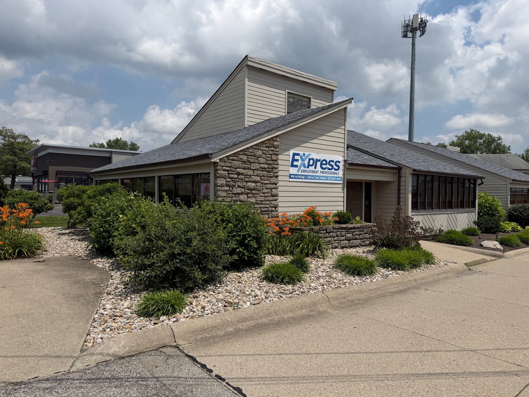 3551-3553 Springdale Rd, Cincinnati, OH for Rent