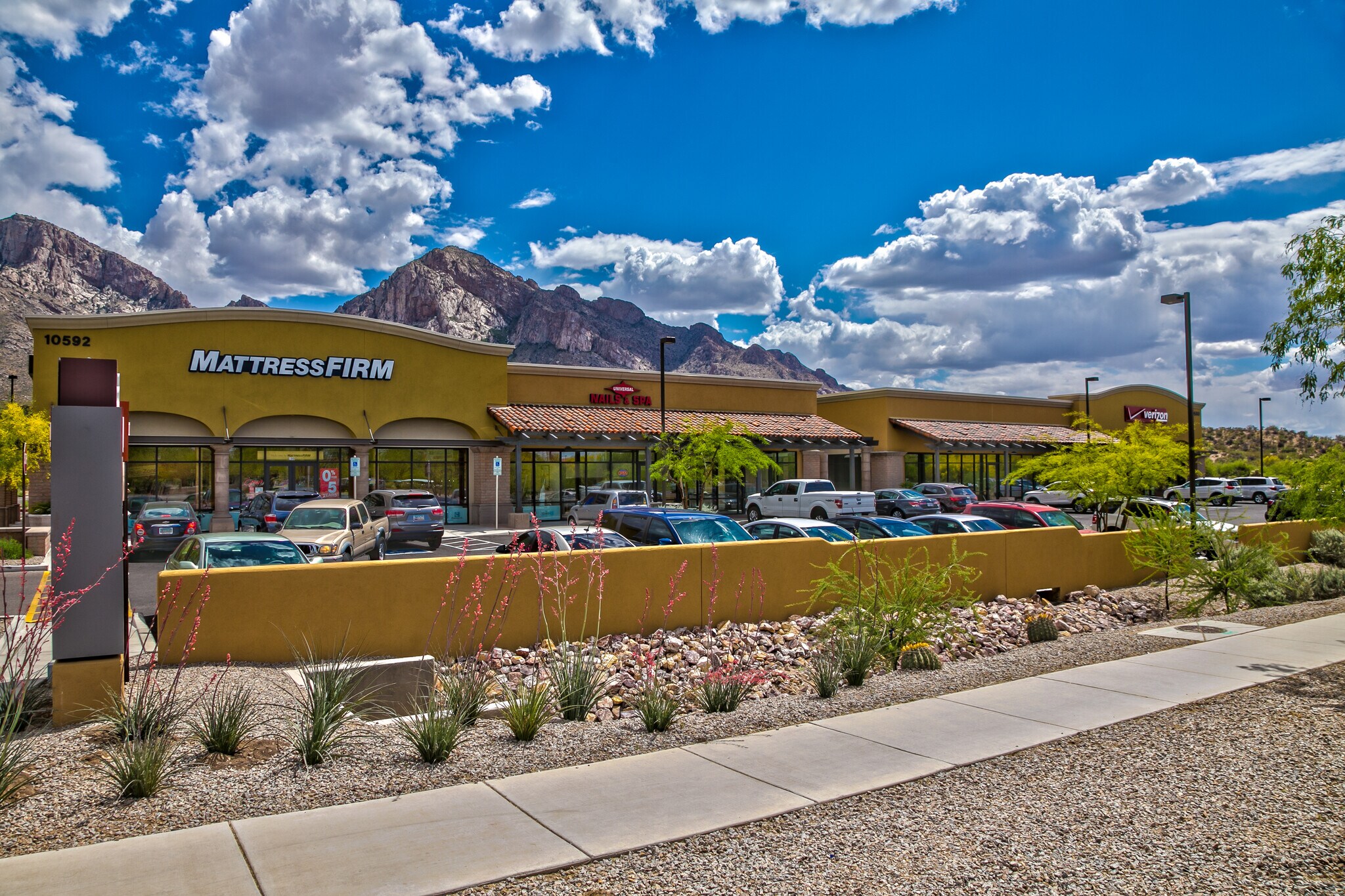 N Oracle Rd @ 1st Ave, Oro Valley, AZ for Rent