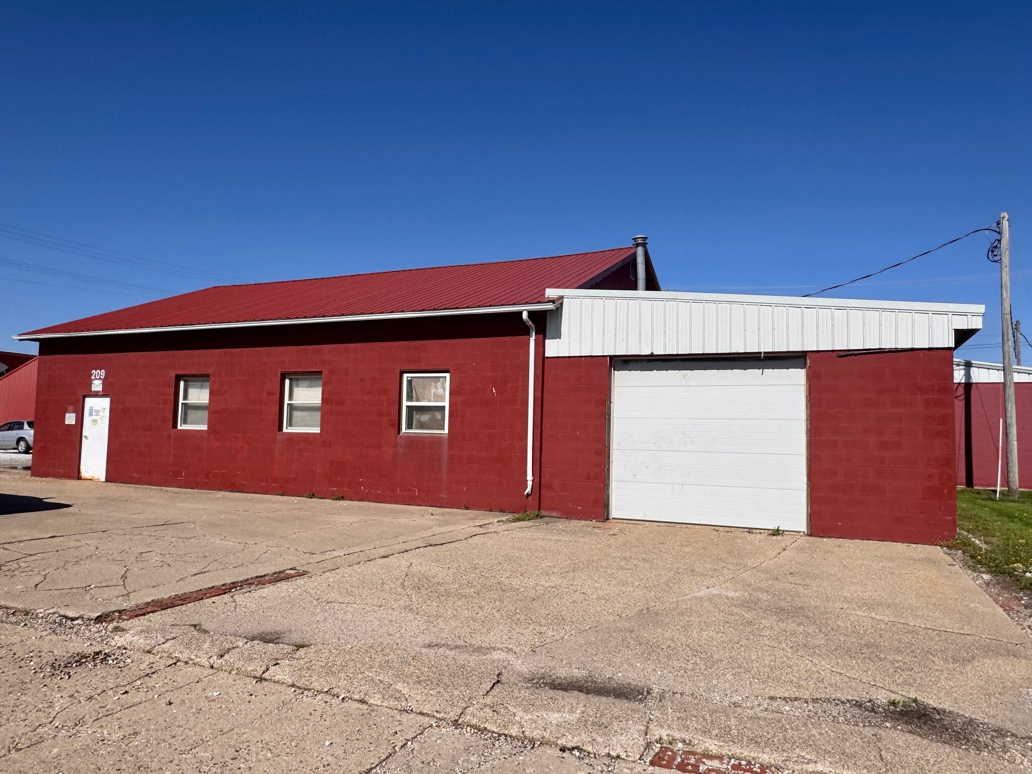 205 W Main St, Bushnell, IL for Sale