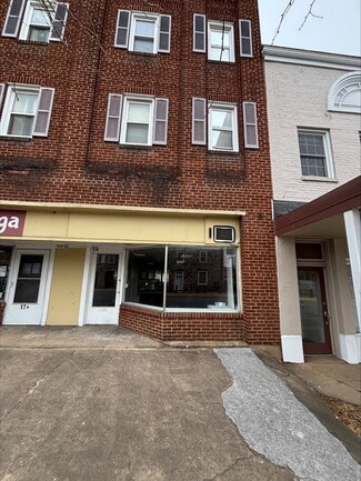 Front Royal, VA Retail - 17 S Royal Ave