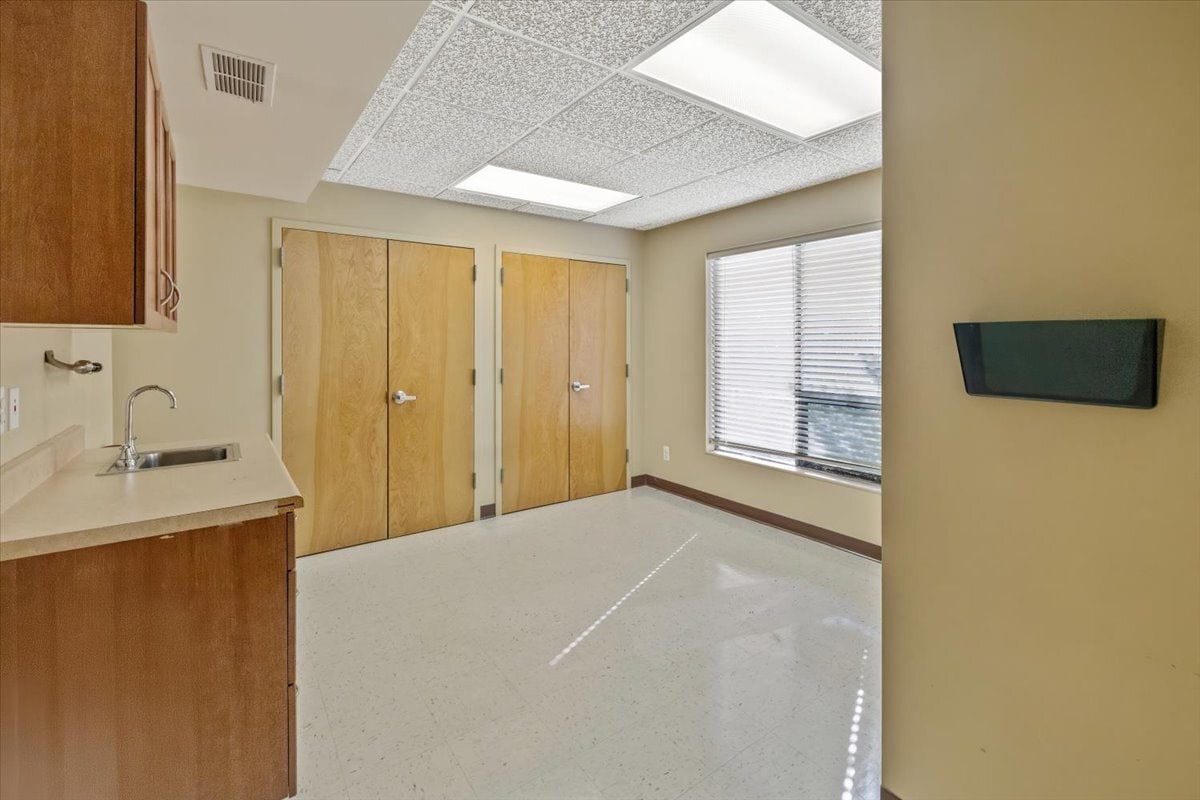 24 Wyckoff Ave, Waldwick, NJ for Rent