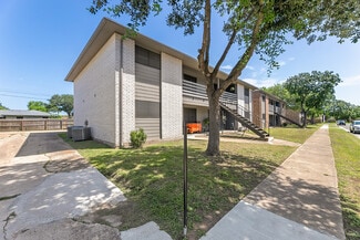 Victoria, TX Apartments - 101-112 Deerwood Dr