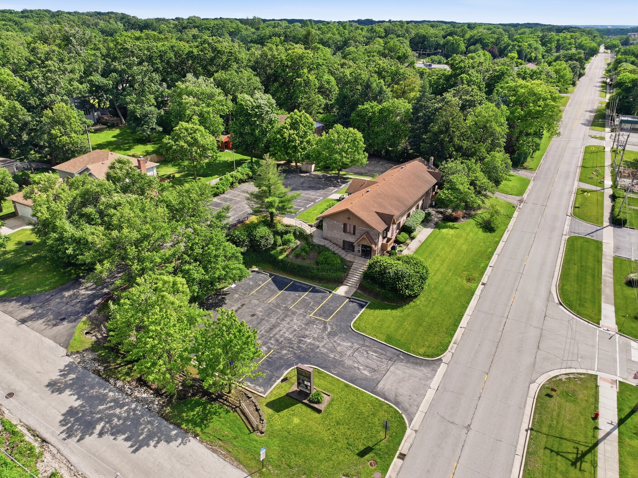 8265 S Archer Ave, Willow Springs, IL for Rent