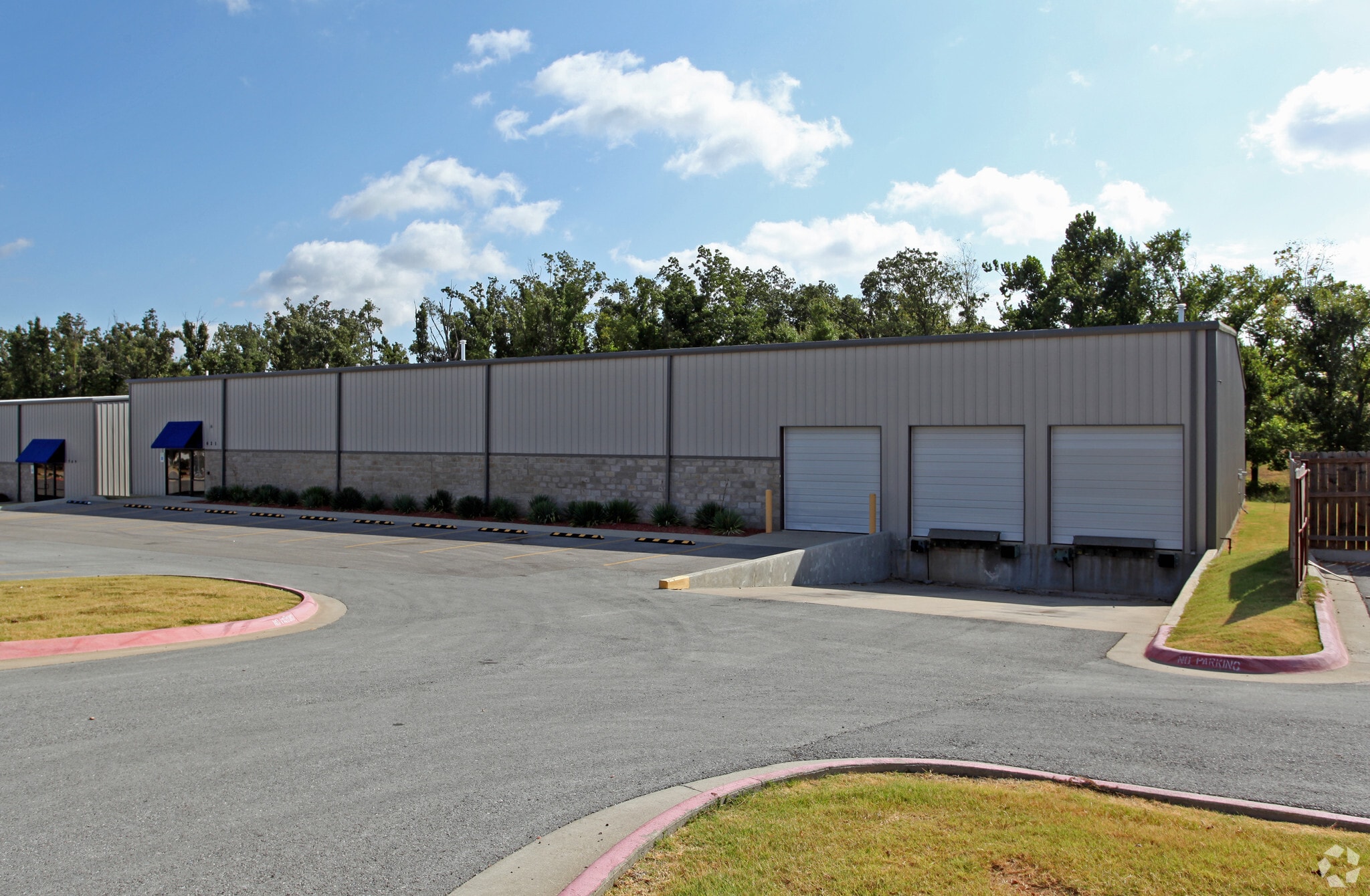 621 Madison St Springdale, AR 72762 Industrial Property for Lease on