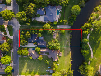 Boerne, TX Flex - 136 W Evergreen St