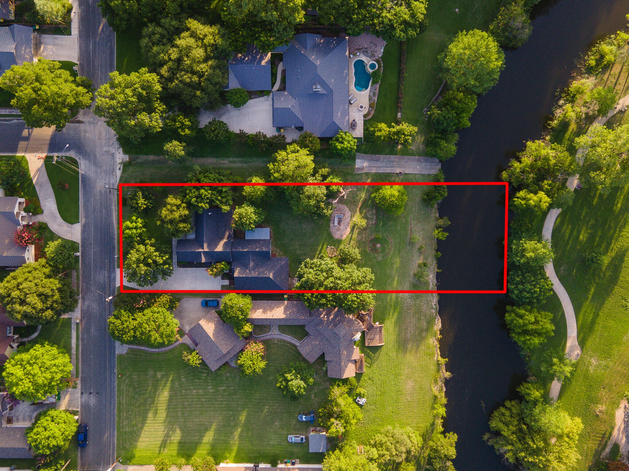 136 W Evergreen St, Boerne, TX for Sale