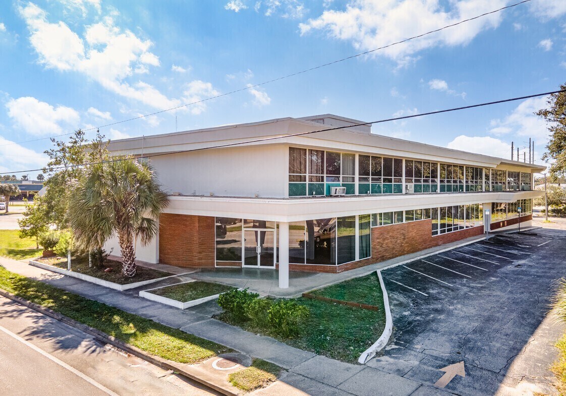 228 N Ridgewood Ave, Daytona Beach, FL for Sale