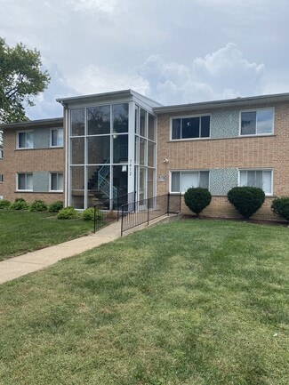Hazelwood, MO Apartments - 7412-7418 Olian Dr