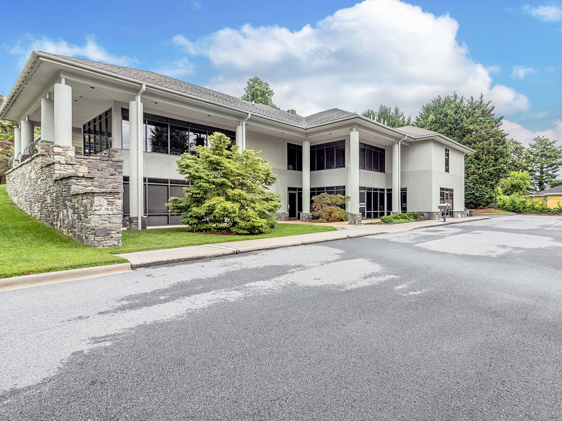 902 Fleming St, Hendersonville, NC for Rent