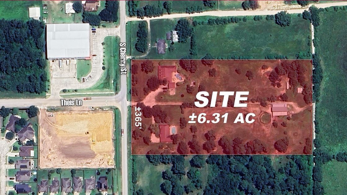 1919 S Cherry St, Tomball, TX for Sale