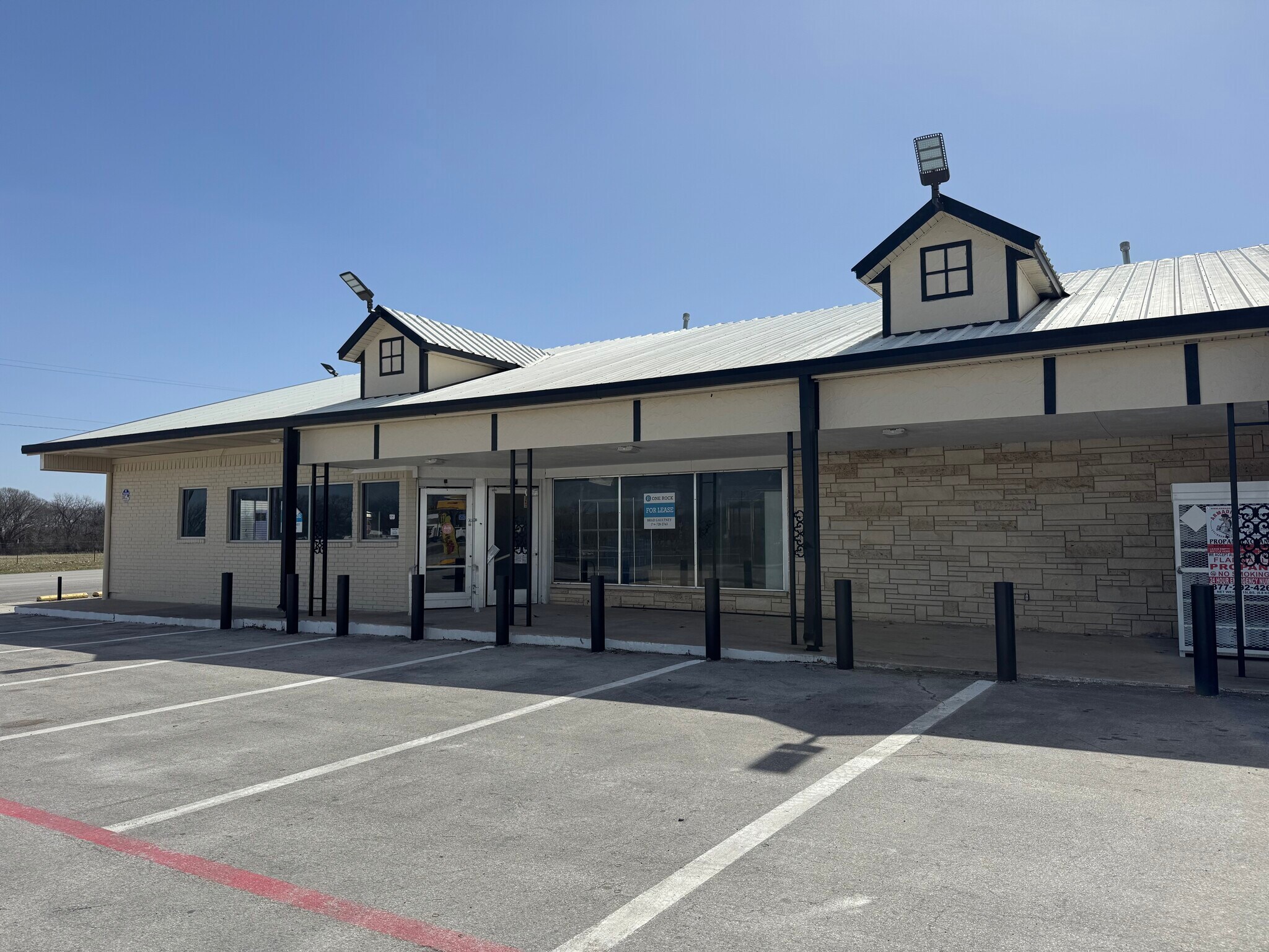 430 J M Lindsay Blvd, Lindsay, TX for Rent