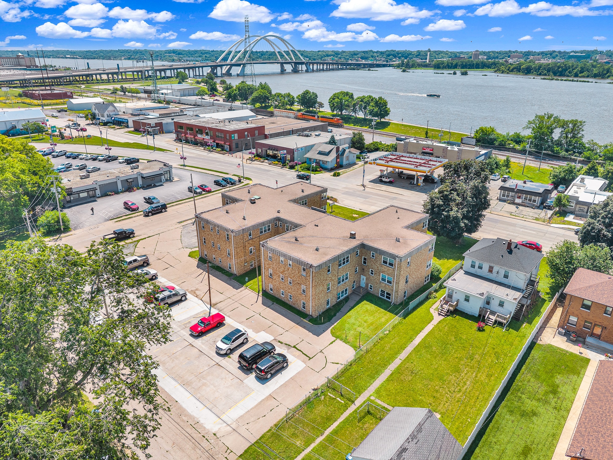 924-932 State St, Bettendorf, IA for Sale