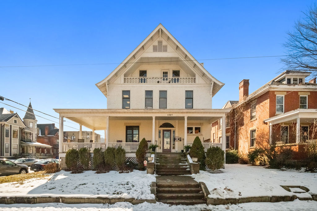 1337 Virginia St, Charleston, WV for Sale