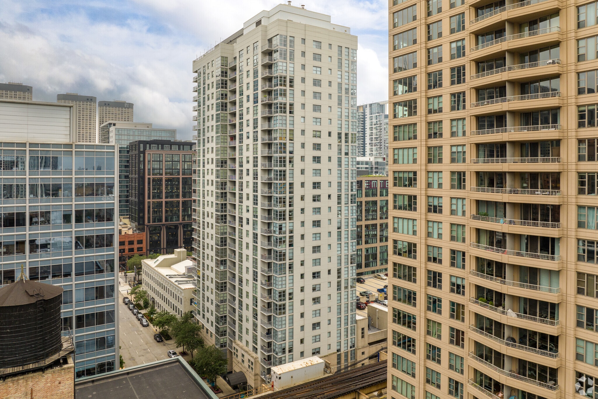 605 W Lake St, Chicago, IL for Rent