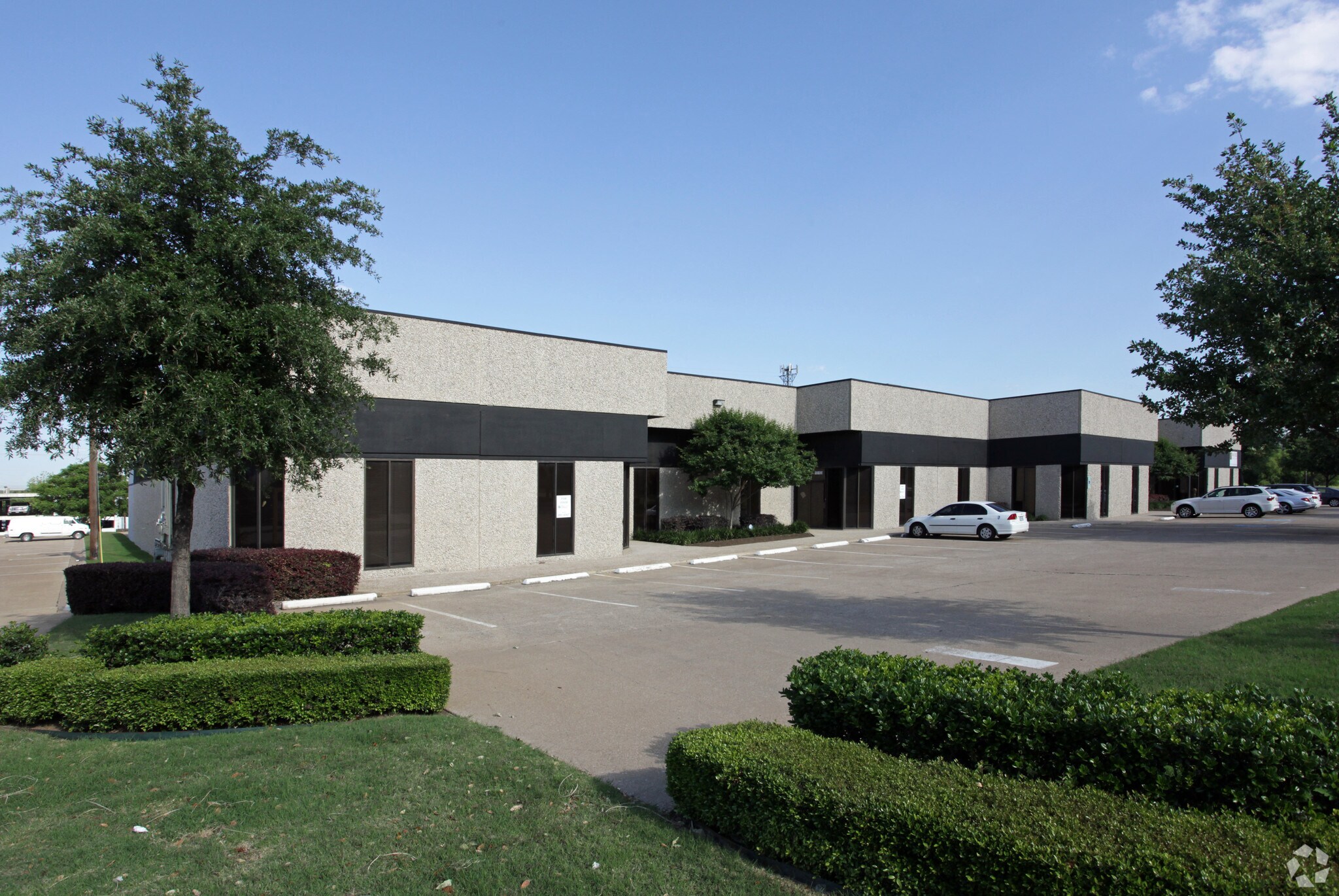 15101-15107 Surveyor Blvd, Addison, TX for Rent