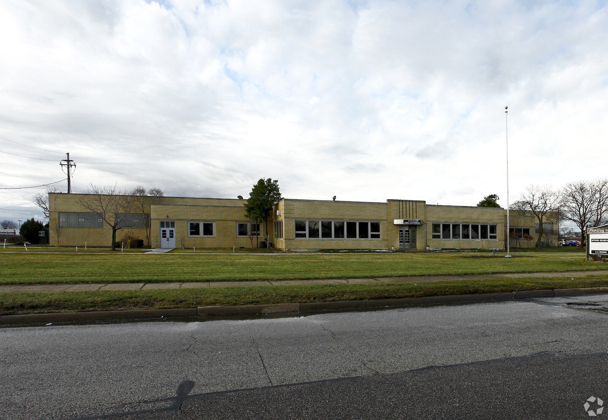 5240 Smith Rd, Brook Park, OH for Rent