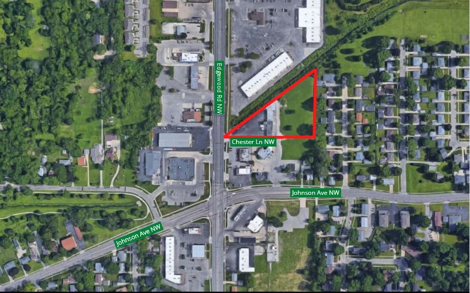 327 Edgewood Rd NW, Cedar Rapids, IA for Sale