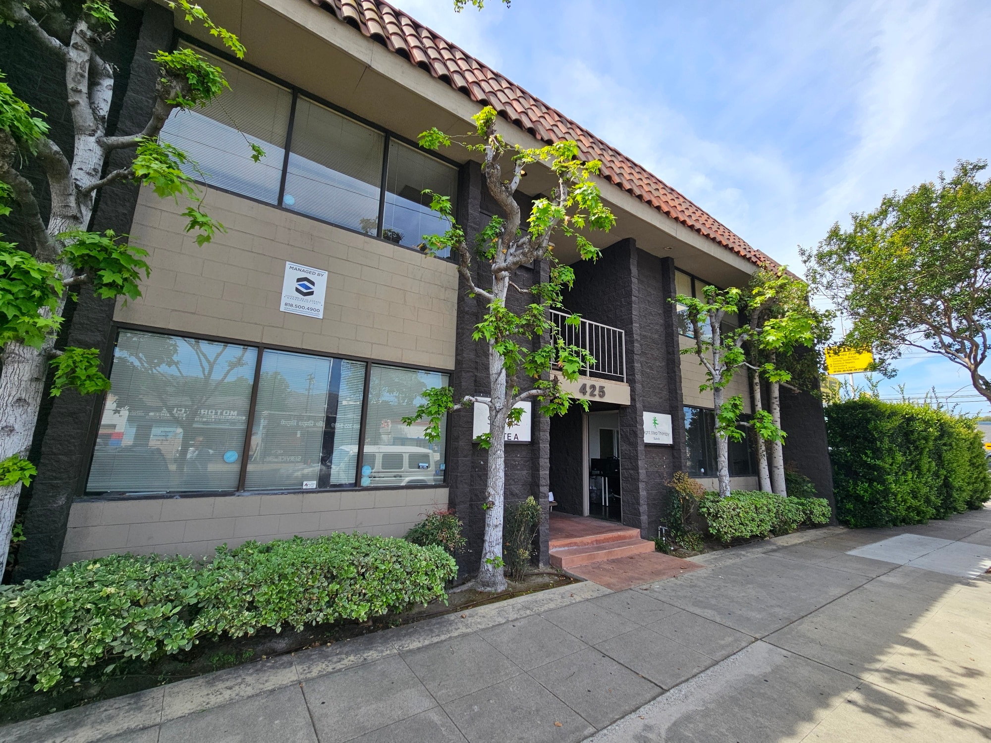 425 S Victory Blvd, Burbank, CA for Rent