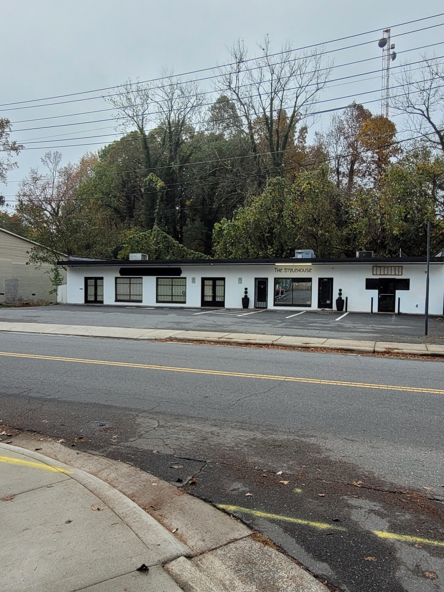 3348-3352 Commonwealth Ave, Charlotte, NC for Rent