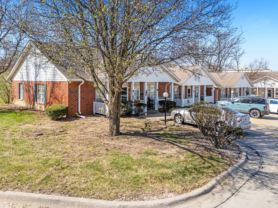 2302 Village Dr, Saint Joseph, MO for Sale