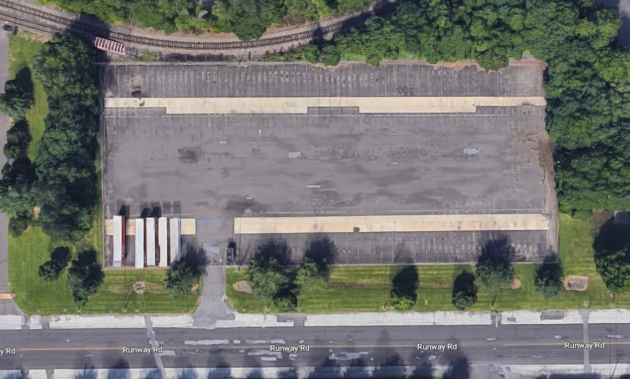 20 Runway Dr, Levittown, PA for Rent