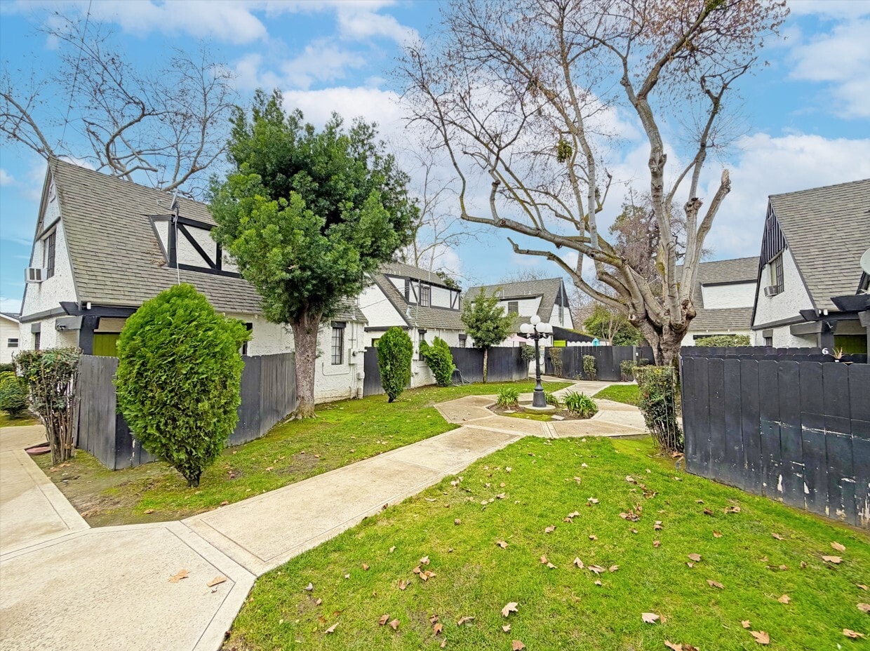 607 E Marshall St, Turlock, CA for Sale