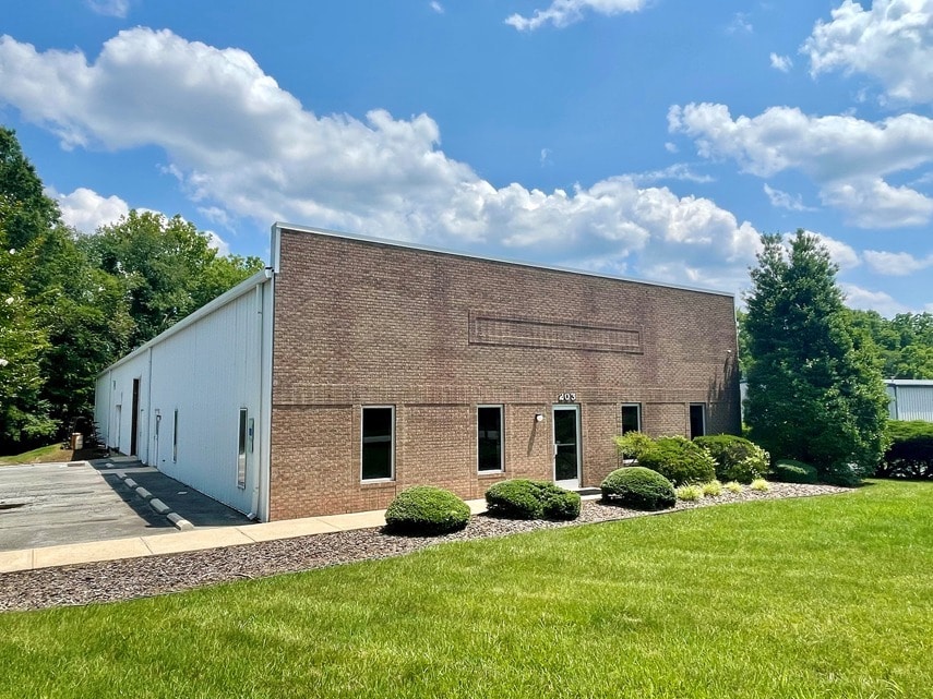 203 Aero Ct, Greensboro, NC for Rent