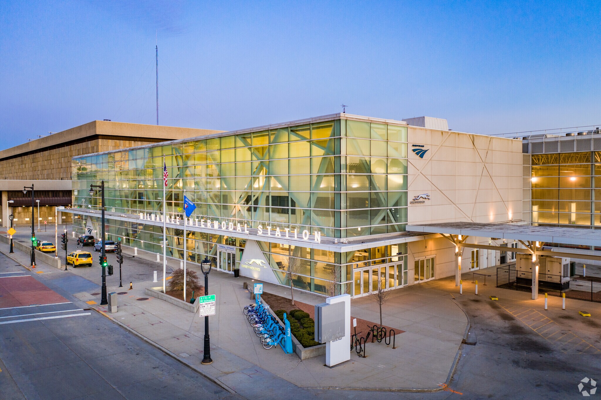 433 W St Paul Ave, Milwaukee, WI for Rent