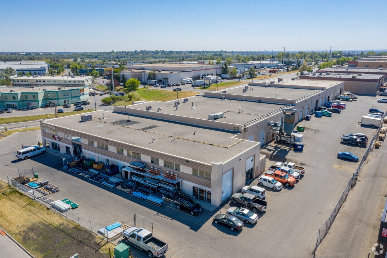 1115 48 Av SE, Calgary, AB for Rent