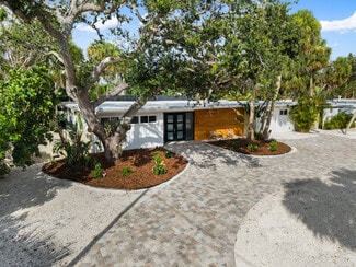 Siesta Key, FL Residential Income - 4879 Commonwealth Dr