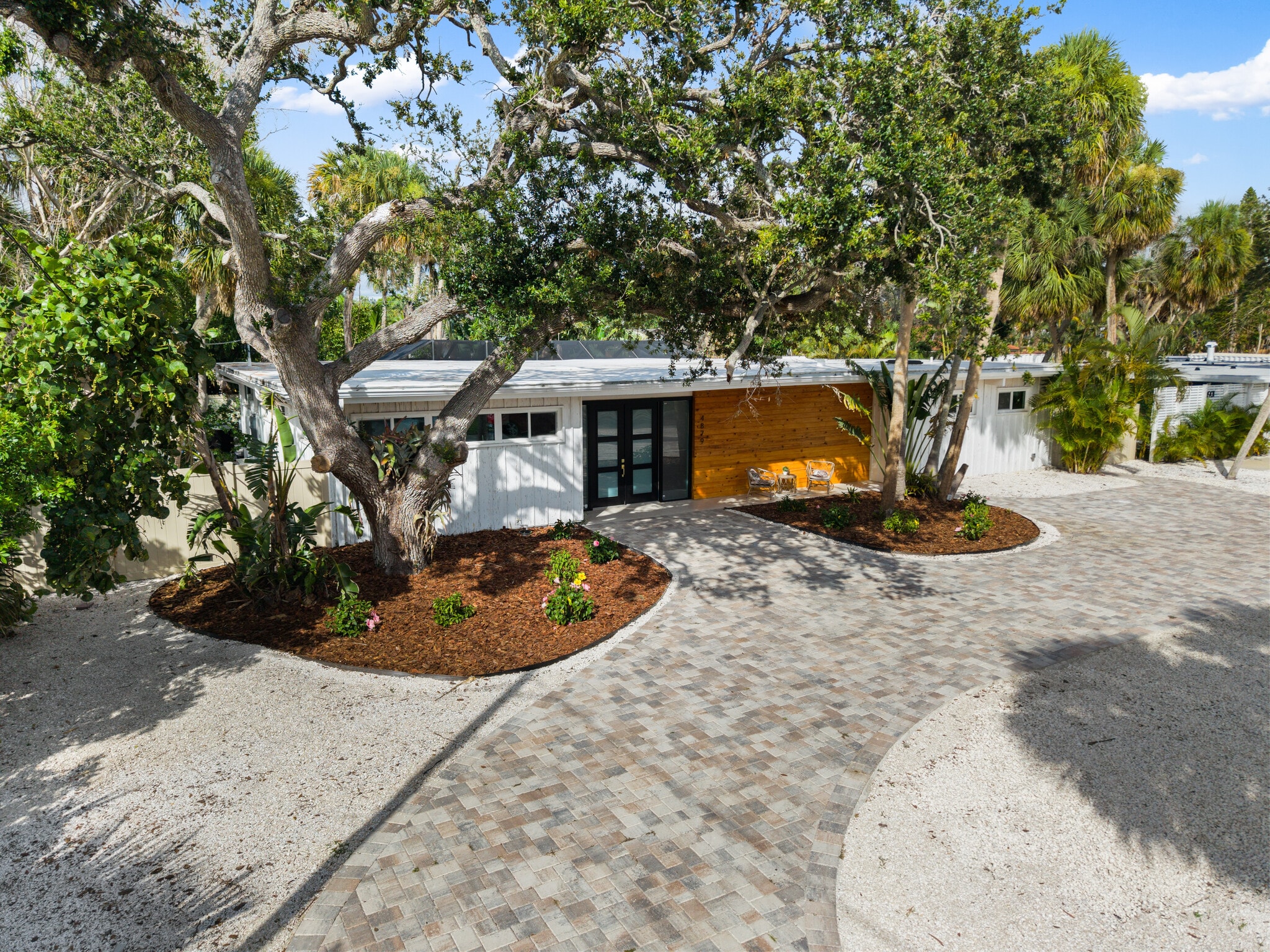 4879 Commonwealth Dr, Siesta Key, FL for Sale