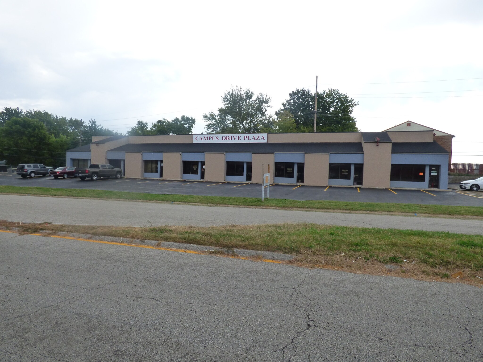 2040-2052 Campus Dr, Saint Charles, MO for Rent
