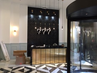 Chicago, IL Retail - 2 E 8th St