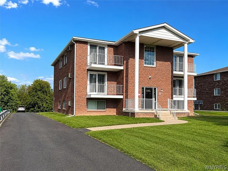 6293 Robinson Rd, Lockport, NY for Sale