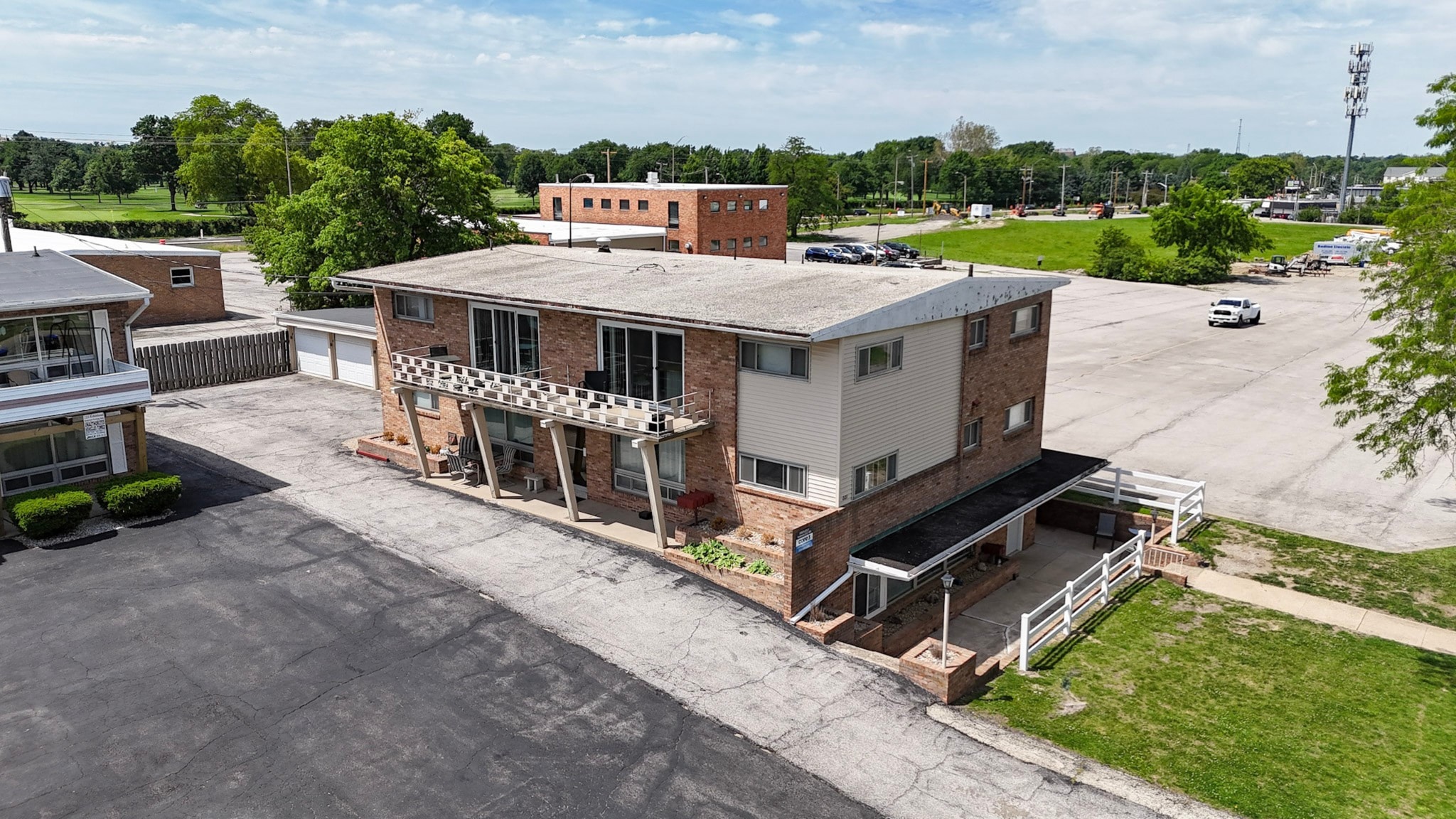 221 Robinhood Ln, Bloomington, IL for Sale