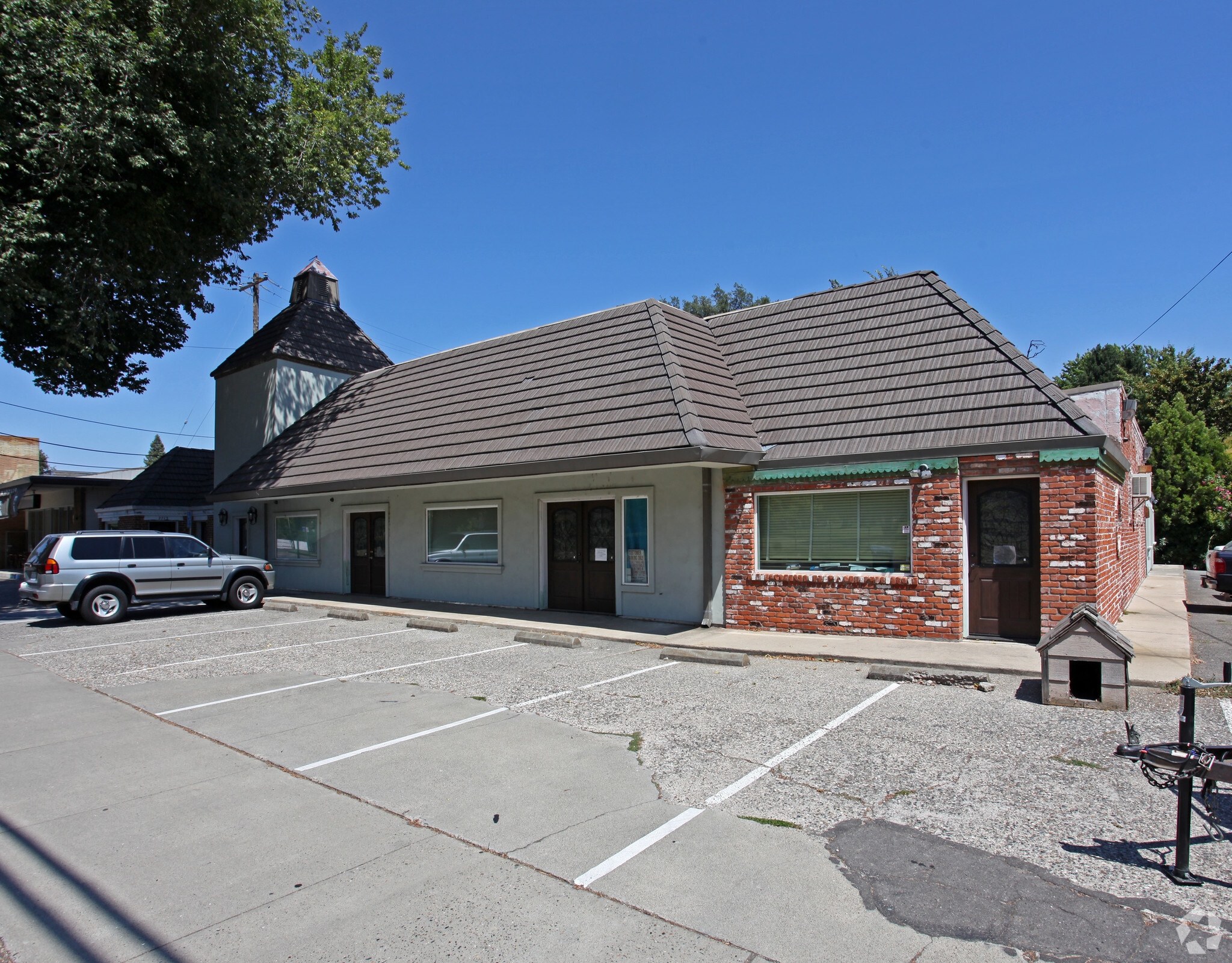 2713-2719 Riverside Blvd, Sacramento, CA for Rent