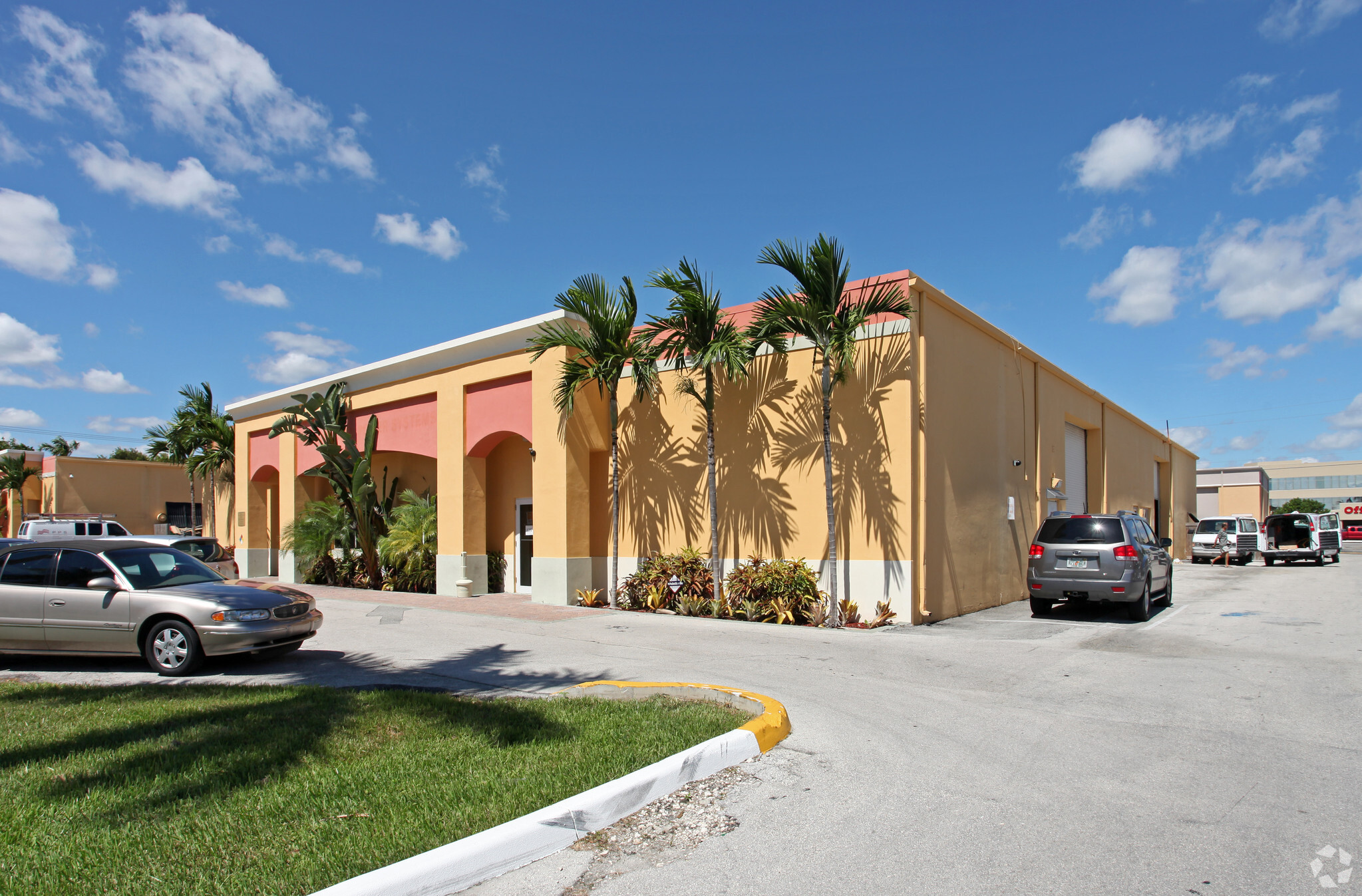 121-125 NW 11th St, Boca Raton, FL for Rent