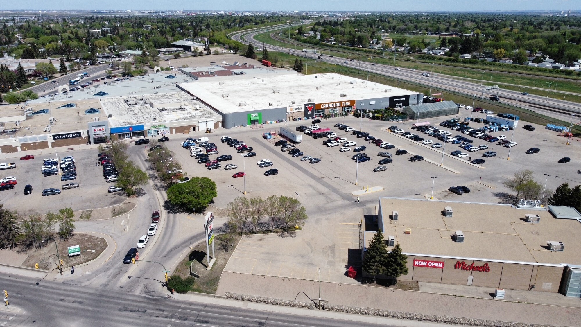 300 Confederation Dr, Saskatoon, SK for Rent