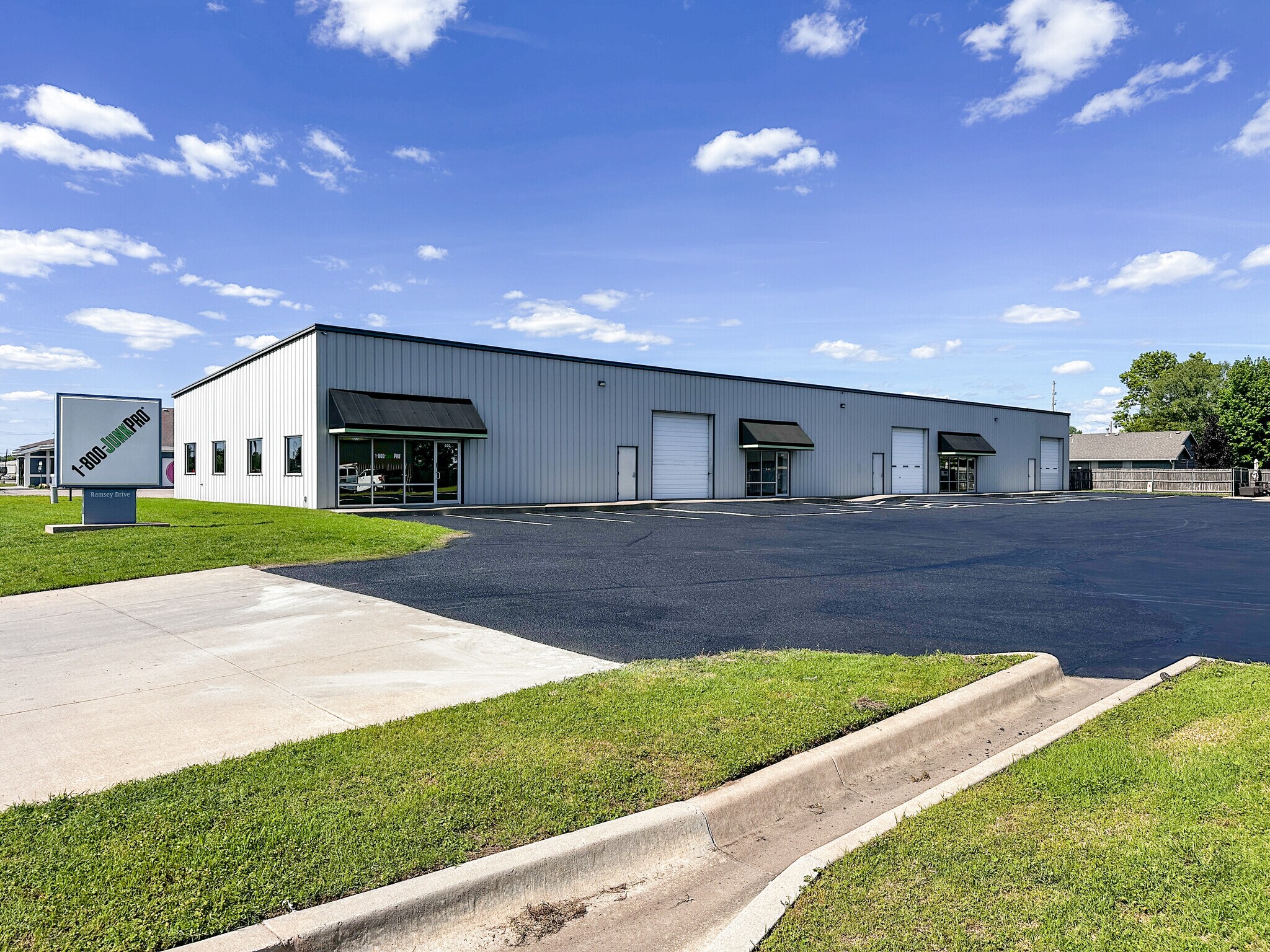 600-608 S Ramsey Dr, Valley Center, KS for Sale