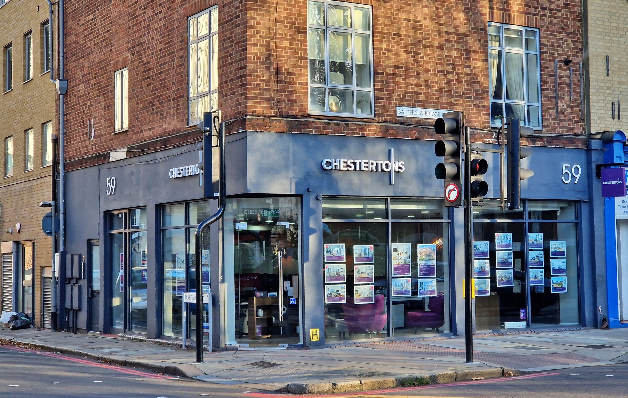 59 Battersea Bridge Rd, London, LND for Rent