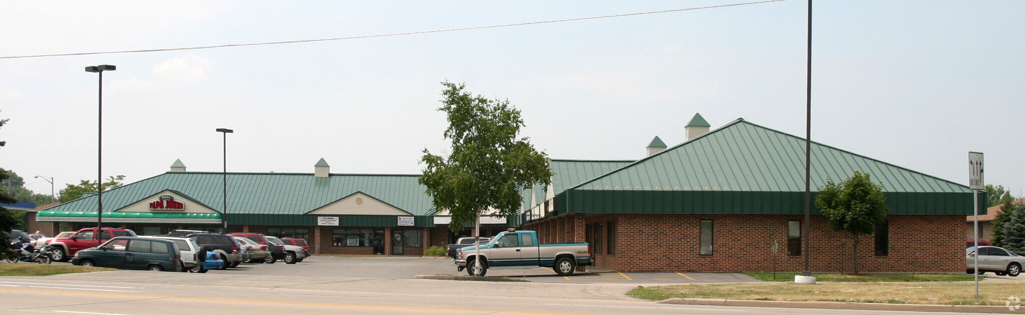 2026-2090 W 9th Ave, Oshkosh, WI for Rent
