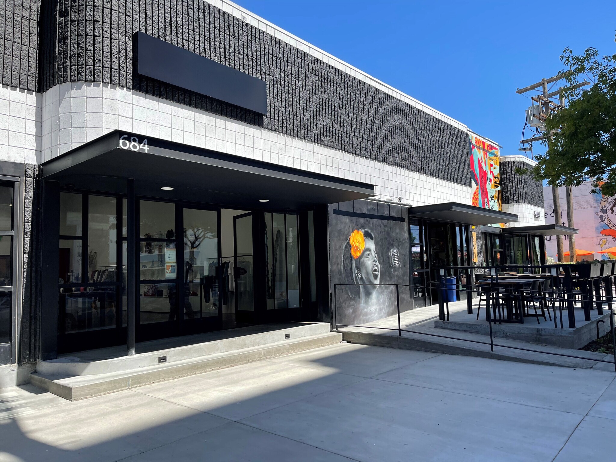 684 Mateo St, Los Angeles, CA for Rent