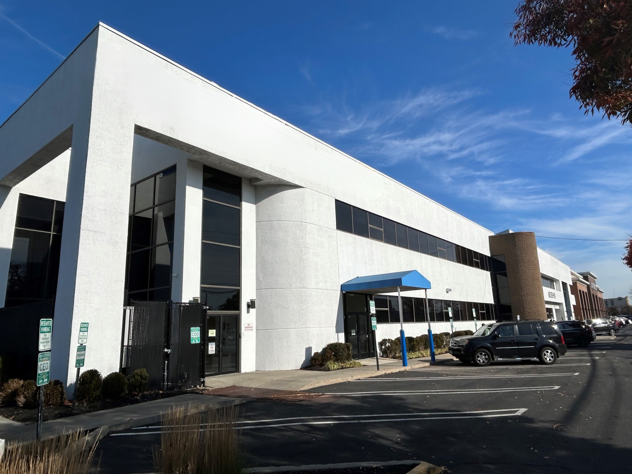 711 Stewart Ave, Garden City, NY for Rent