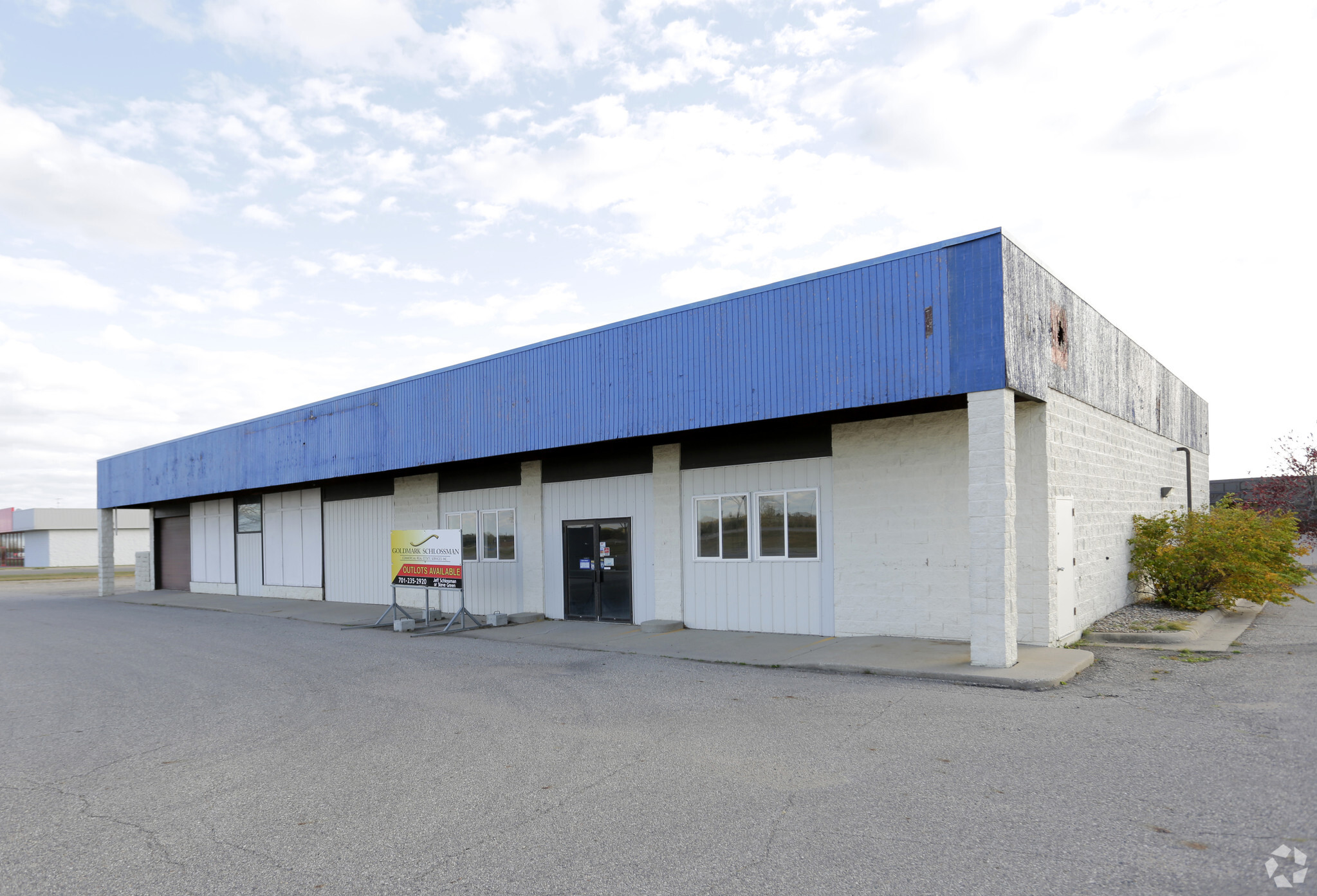 1901 W Lincoln Ave, Fergus Falls, MN for Sale