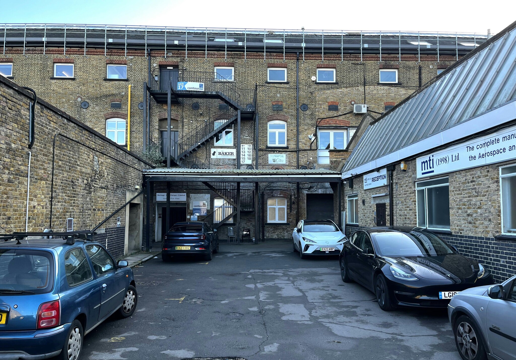 Sandown Rd, Watford, HRT for Rent