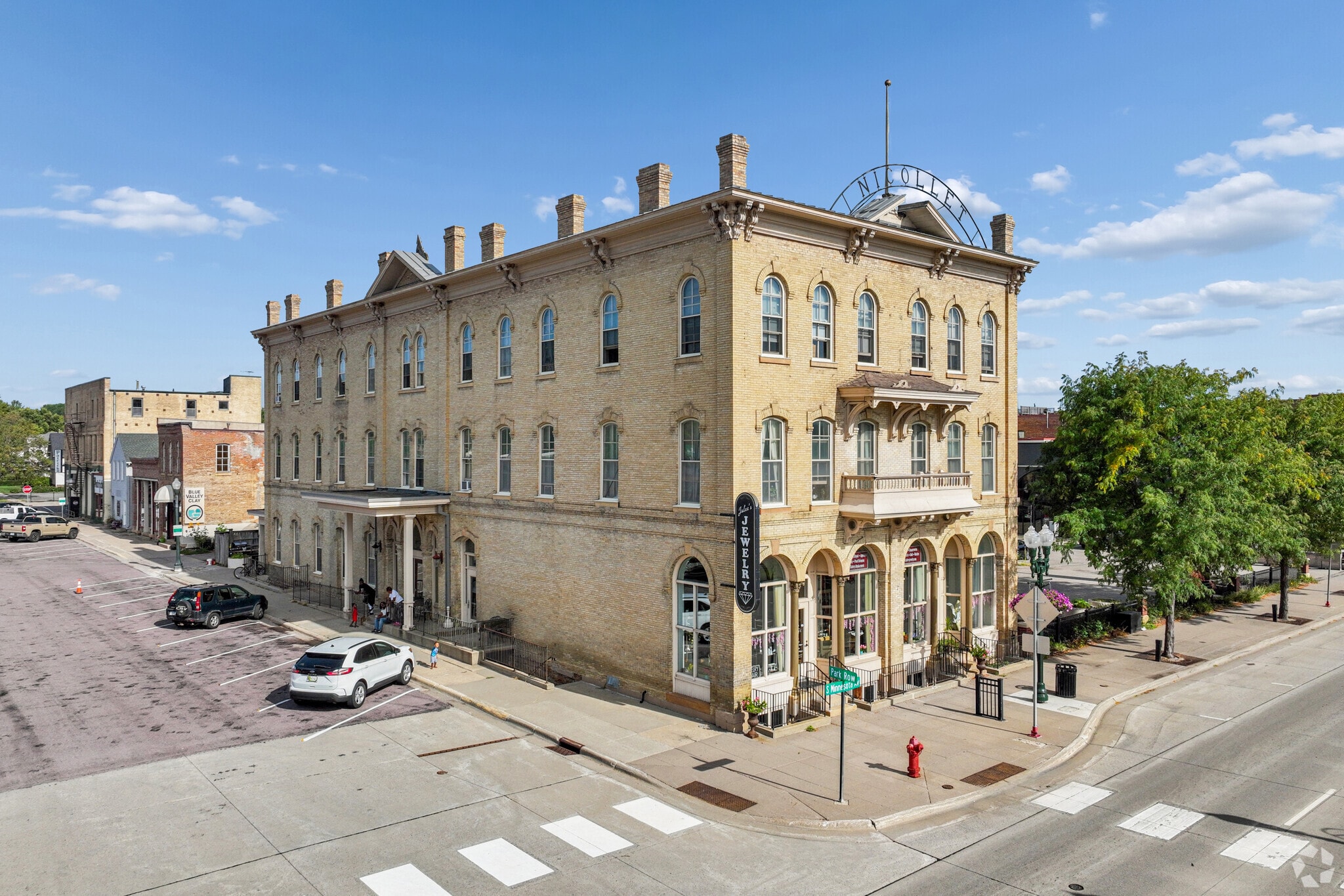 122 S Minnesota Ave, Saint Peter, MN for Sale